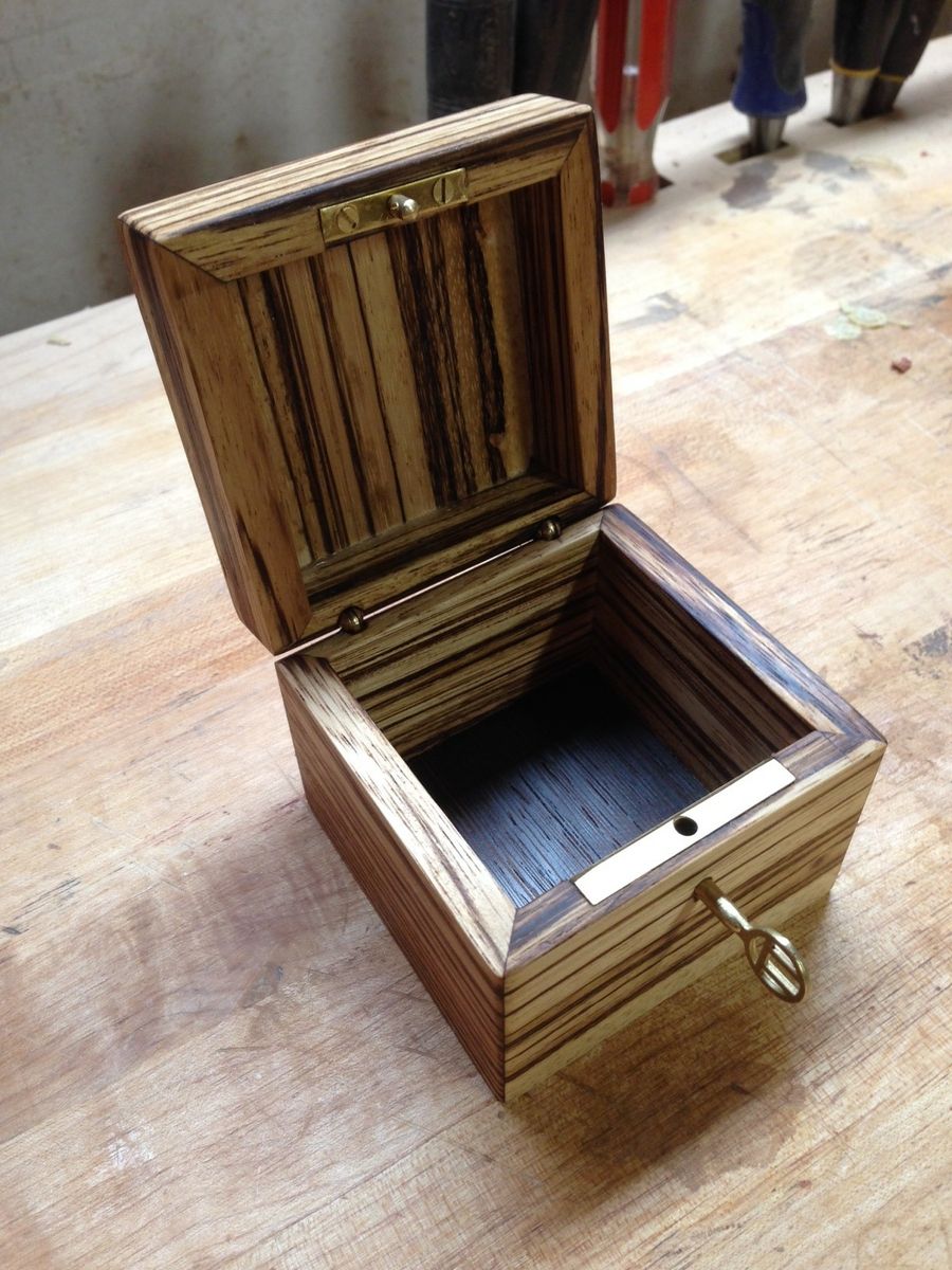 Custom engagement ring box