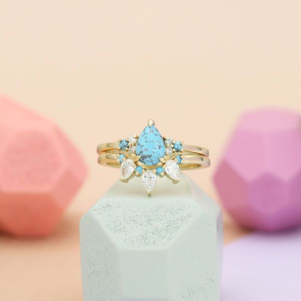 Turquoise is the center of this bridal set in yellow gold with diamond accents.