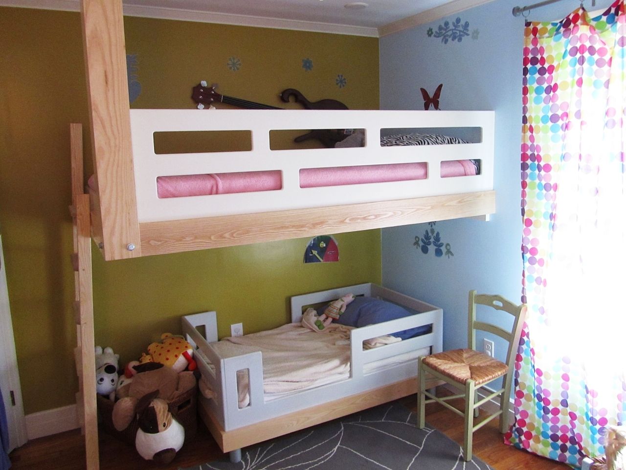 Floating bunk clearance beds