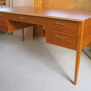 Modern Cherry Bedroom Shaker Desk – Brick Mill Furniture