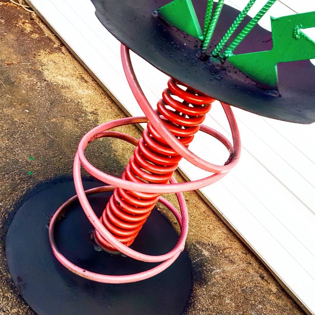 Custom Made Alice In Wonderland Flower Outdoor Metal Sculptures Art