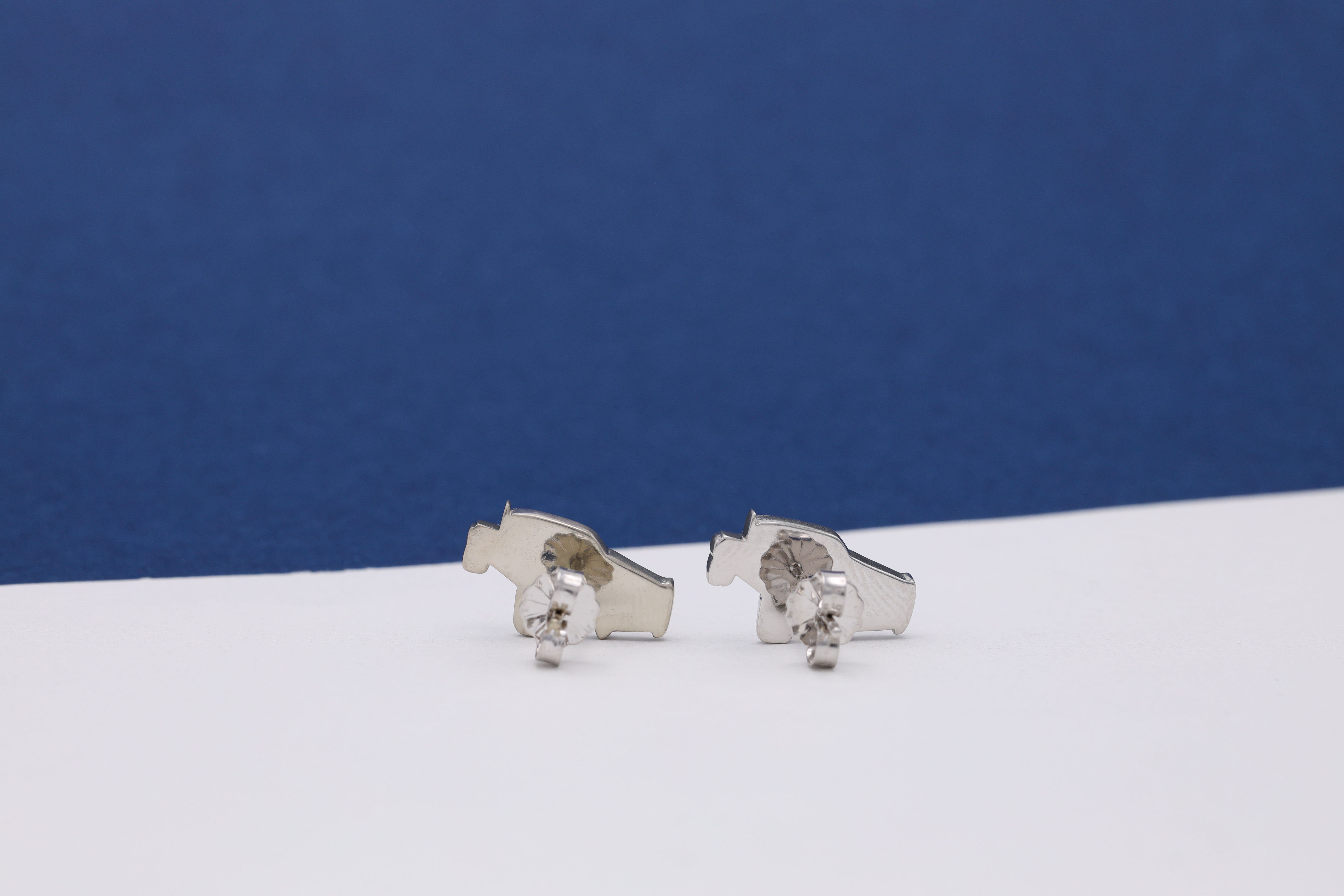 Louis Vuitton White Gold Diamond Flower Dangle Earrings 3D model 3D  printable