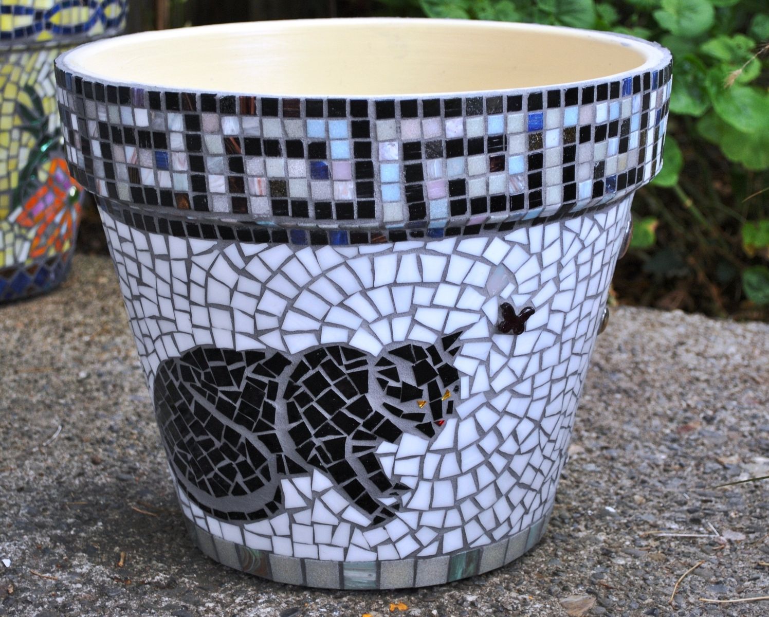 design furniture bedroom black White Pot Flower Hand Cats Crafted Black With Mosaic