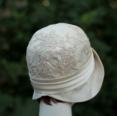 Custom Made 1920s Vintage Style Great Gatsby Cloche Wedding Hat In Ivory And Lace