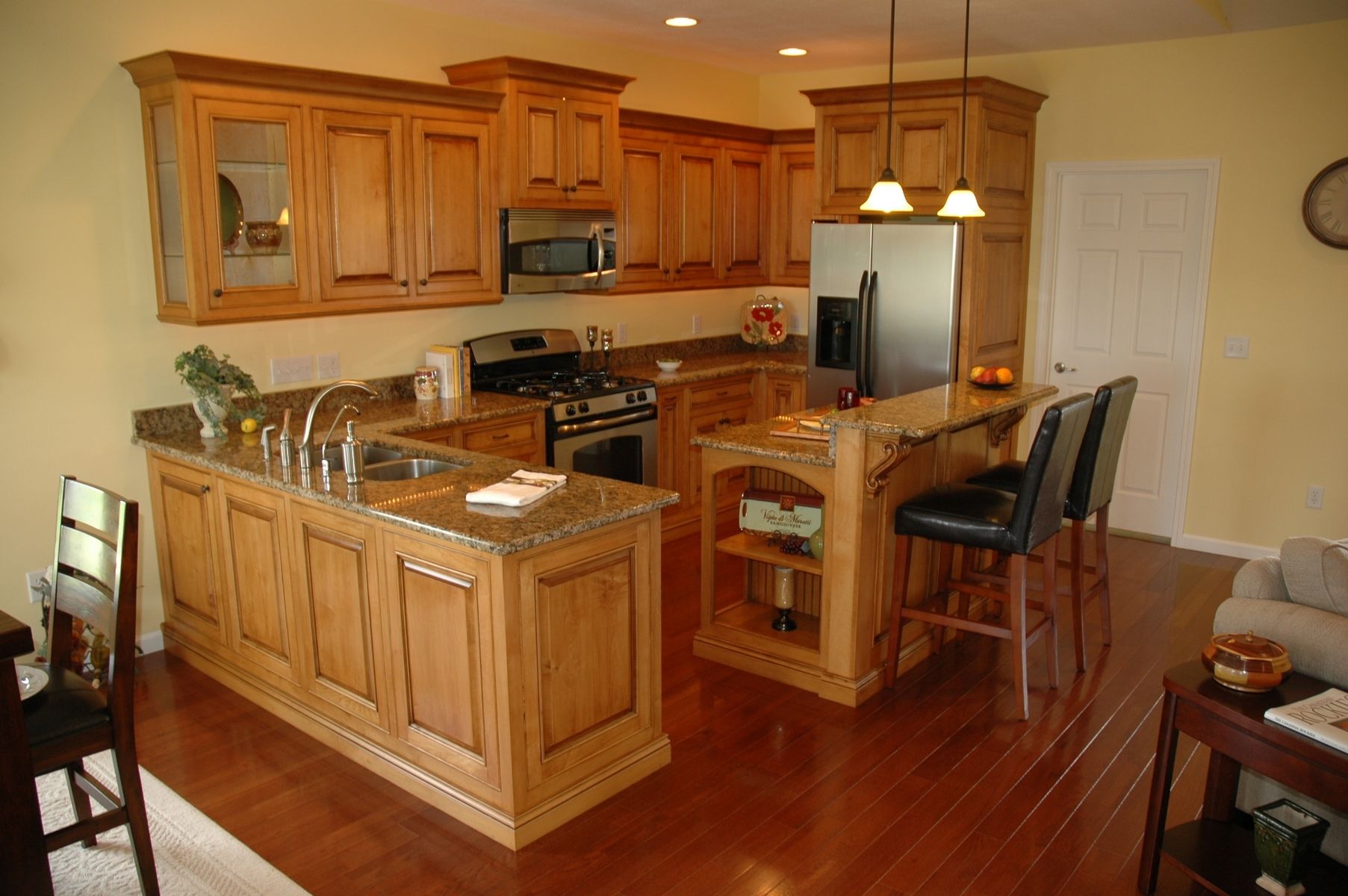 Custom maple kitchen cabinets - admingulf