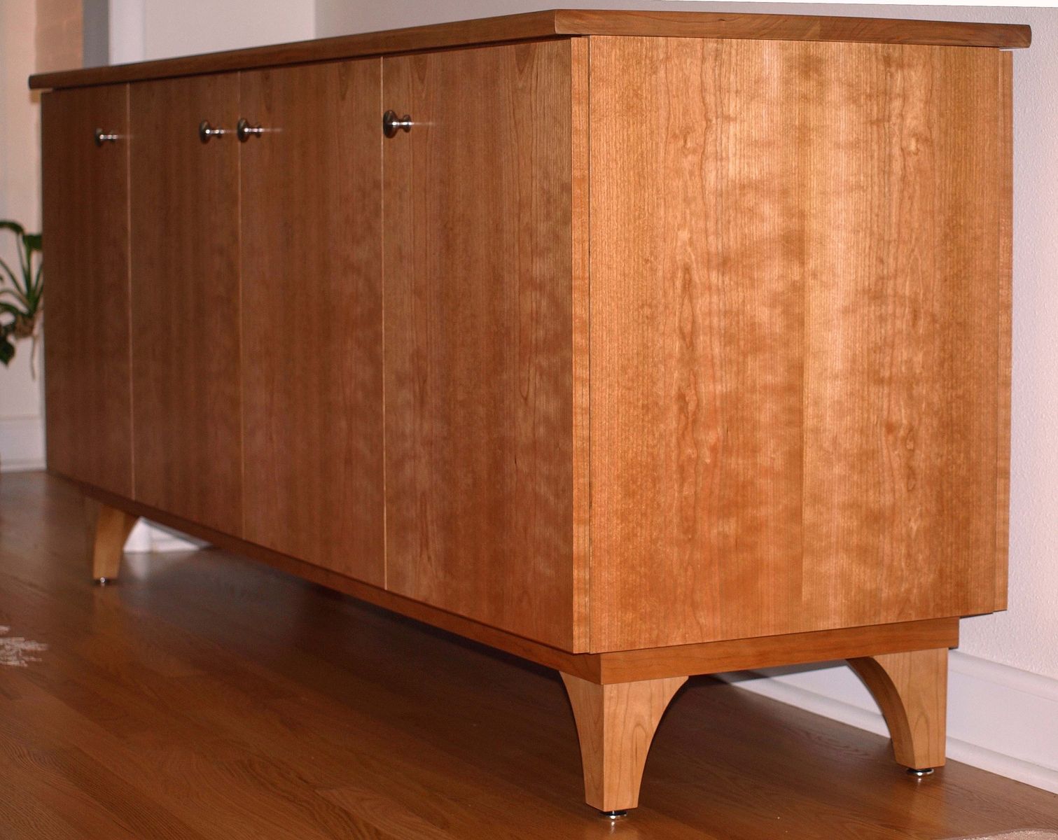 Small Apartment Credenza: A Space-Saving Solution for Modern Living