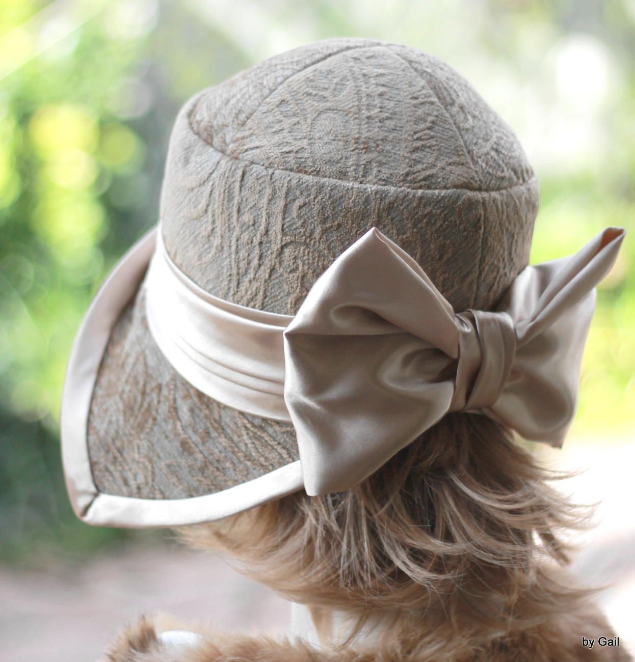 Handmade Casual To Formal Vintage 1920s Cloche Hat In A Beige And