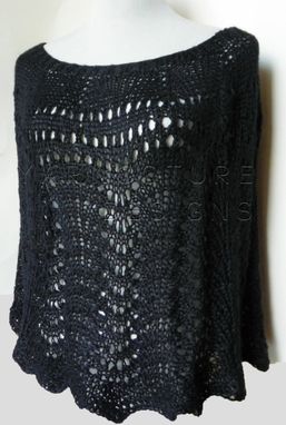 Custom Made The Scallops And Lace Poncho / Capelet - In Black