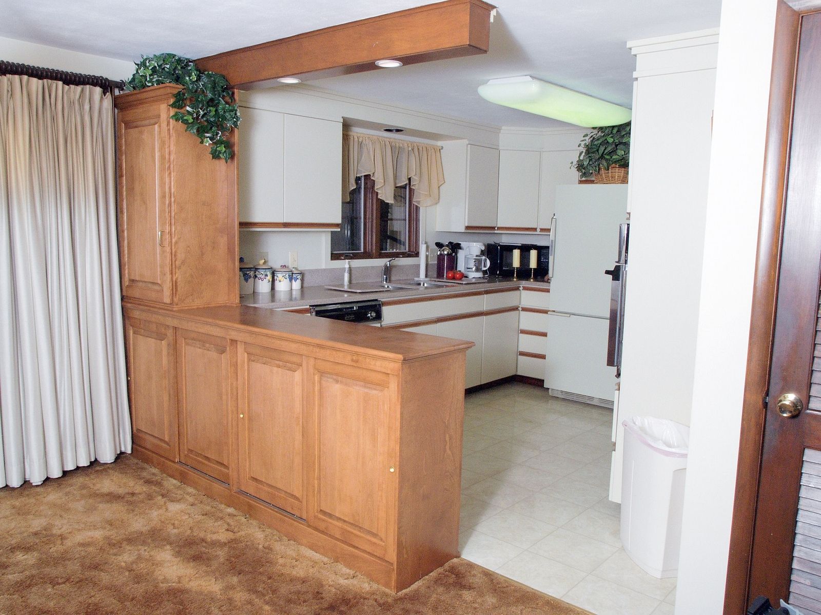 kitchen and dining room divider