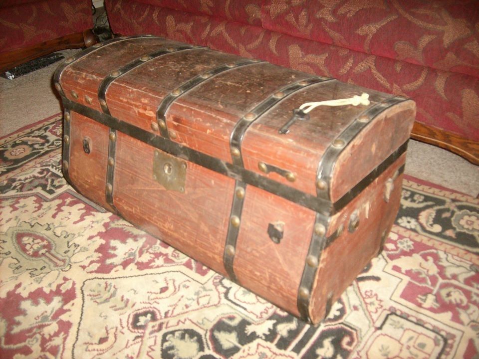 Steampunk Vintage Antique Steamer-trunk photo Case-Mate iPhone