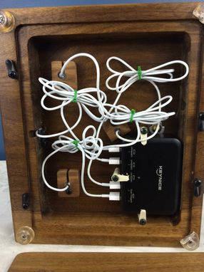 Custom Made Iphone, Ipad & Nano Charging Station