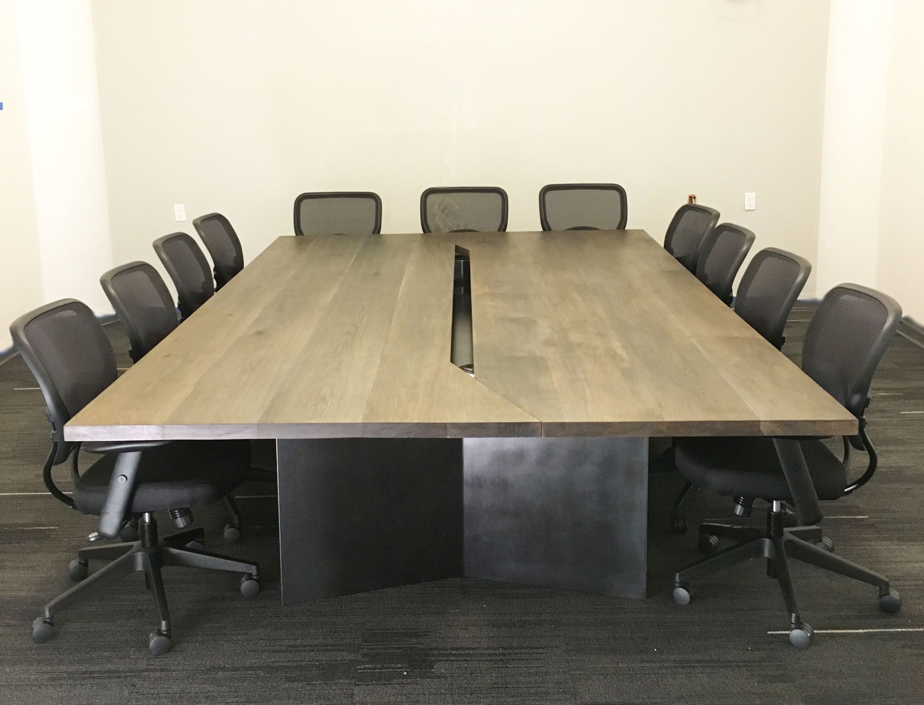 стол для заседаний с 12 стульями