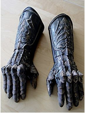 Custom Made Chronicles Of Riddick Gauntlets