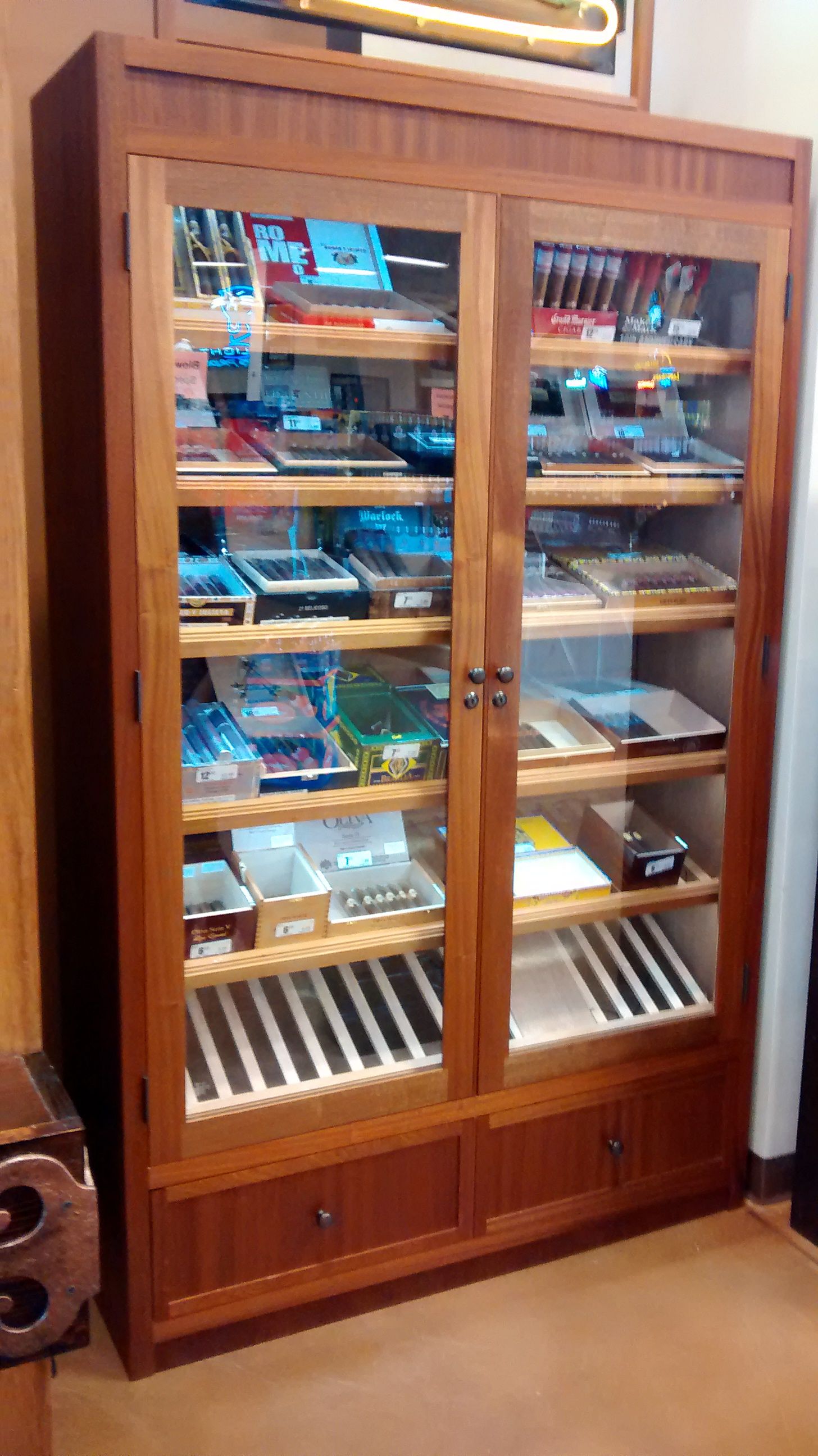 Retail Humidor Display Cabinet