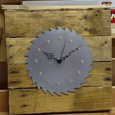 Custom Made Pallet Wood And Saw Blade Clock