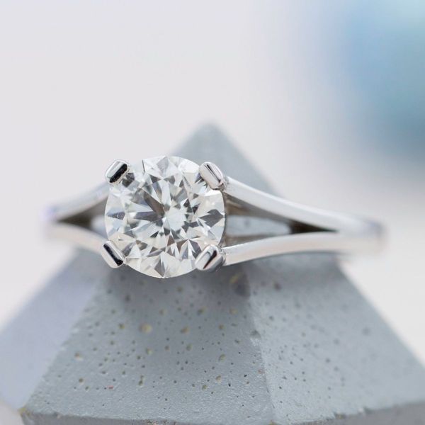 This split-shank white gold diamond solitaire is a modern take on a classic engagement ring design.