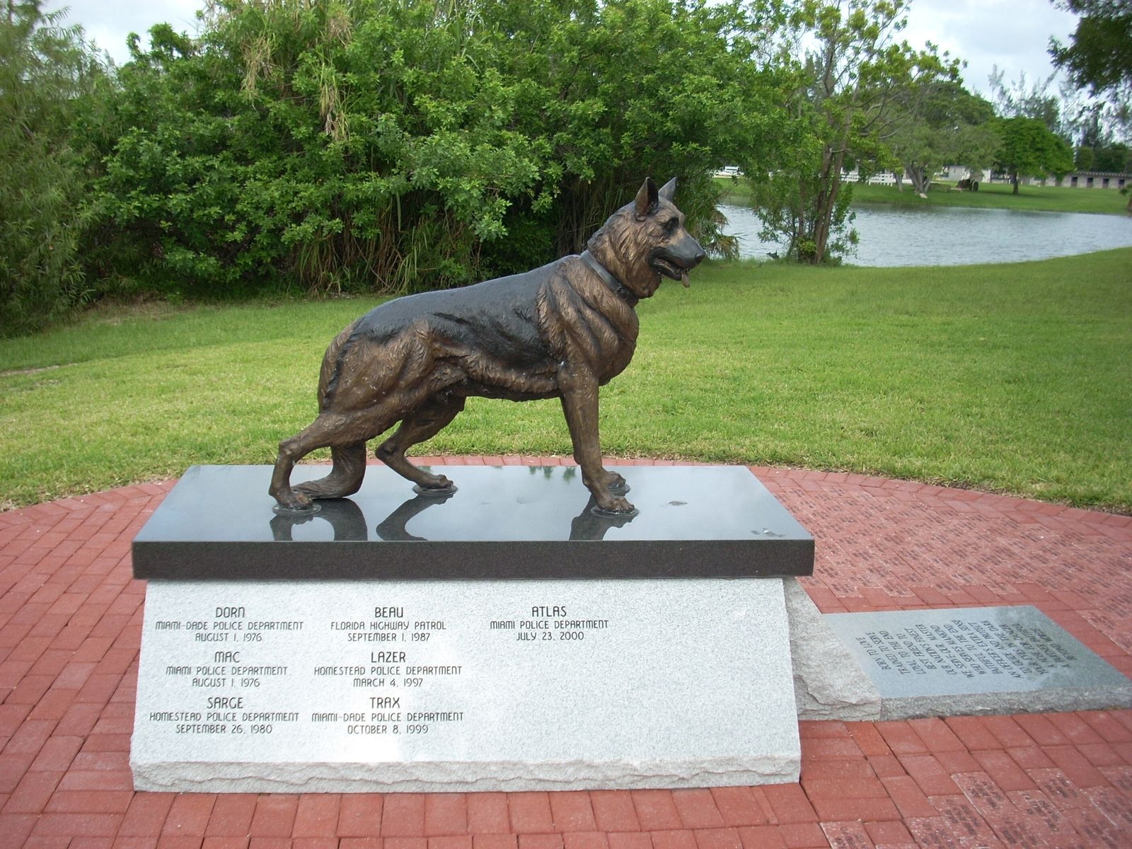 Hand Made Bronze German Shepherd Memorial Life Size Bronzes Custom Bronze Statues Lost Wax