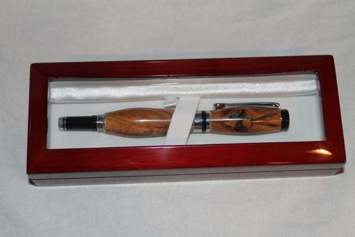 Custom Made Classic Fountain Pen - Olivewood