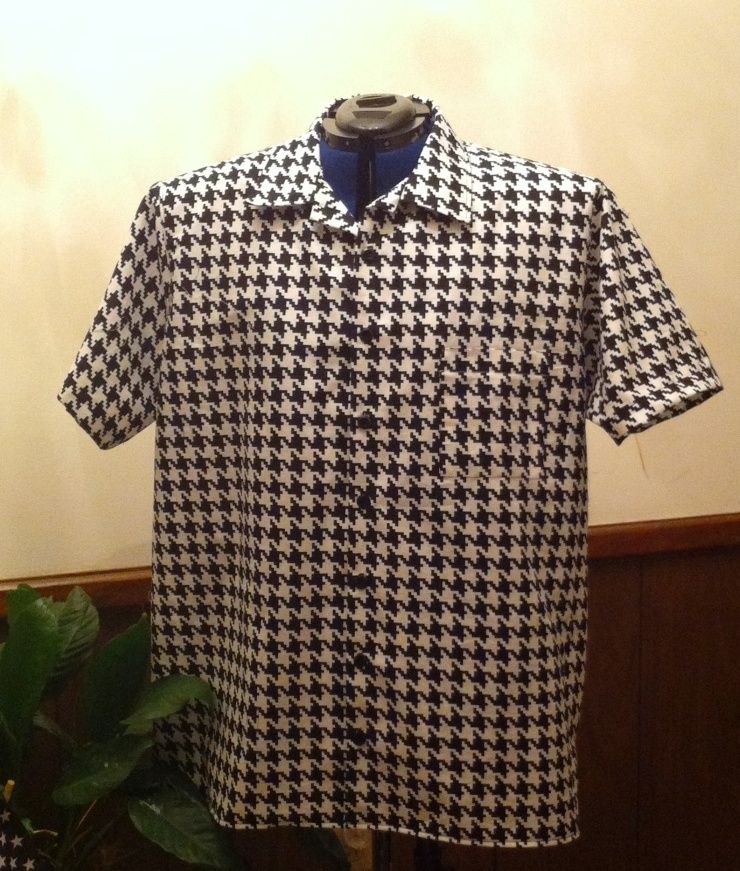 Geometric houndstooth print bowling shirt