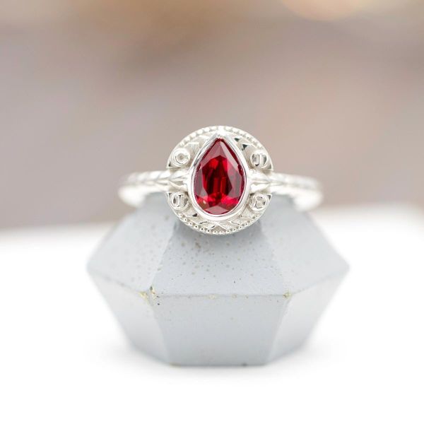 This Gryffindor ring looks like it was made by magic. 