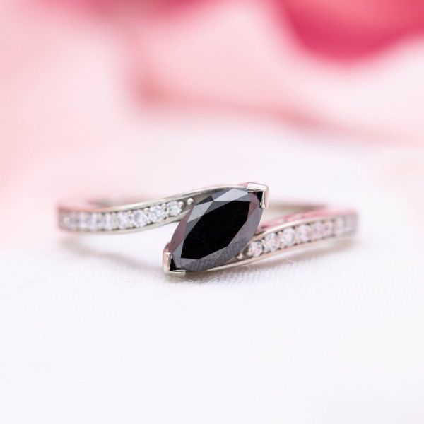 This engagement ring, made of a white gold band and black diamond, reinterprets the deep ocean.