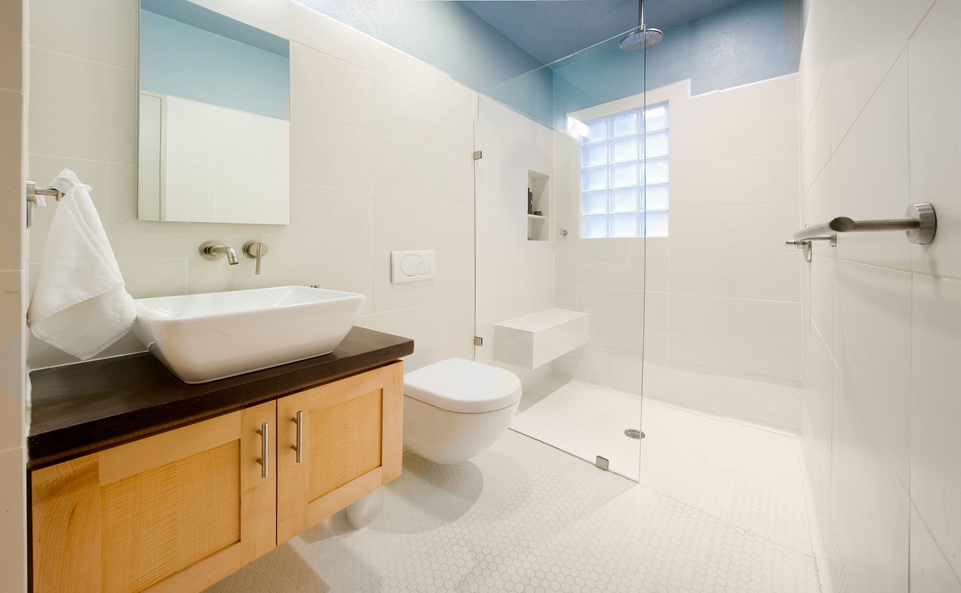 Floating Vanity Bathrooms: Modern & Traditional Styles