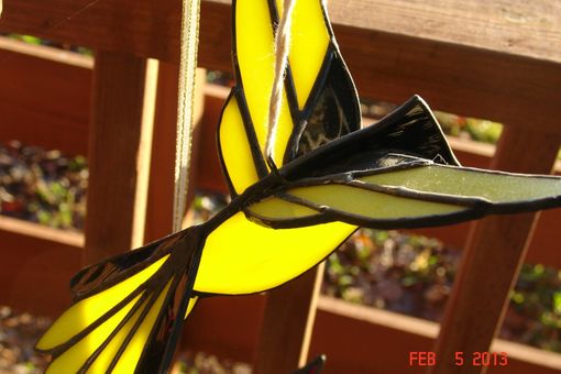 Custom Made 3d Flying Stained Glass Bird In Yellow And Black Sz 9 X 8 1/2
