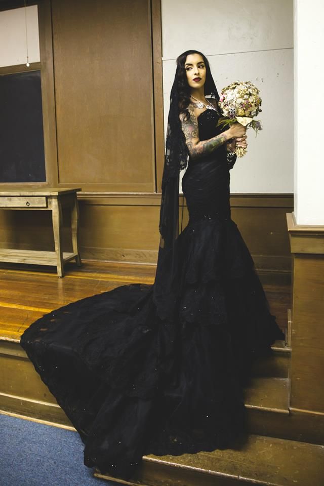 Black goth 2025 wedding dress