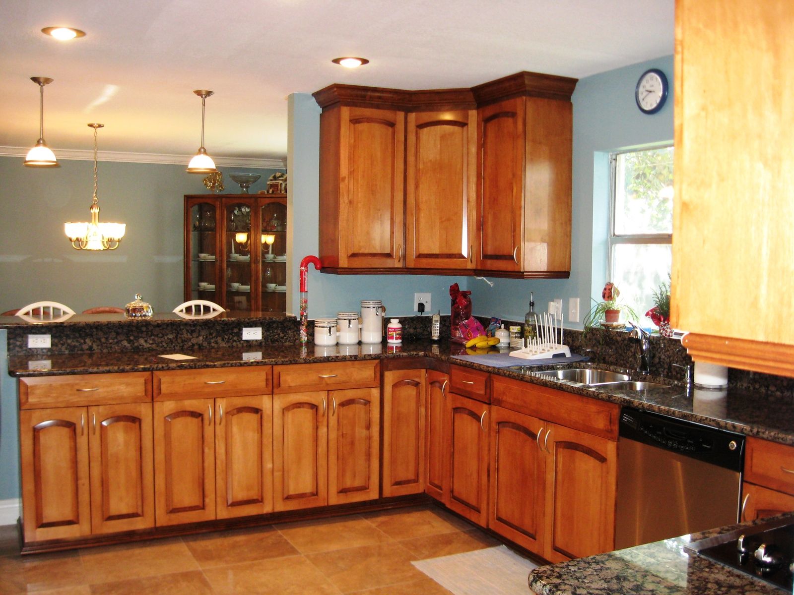 Stained Maple Kitchen Cabinets