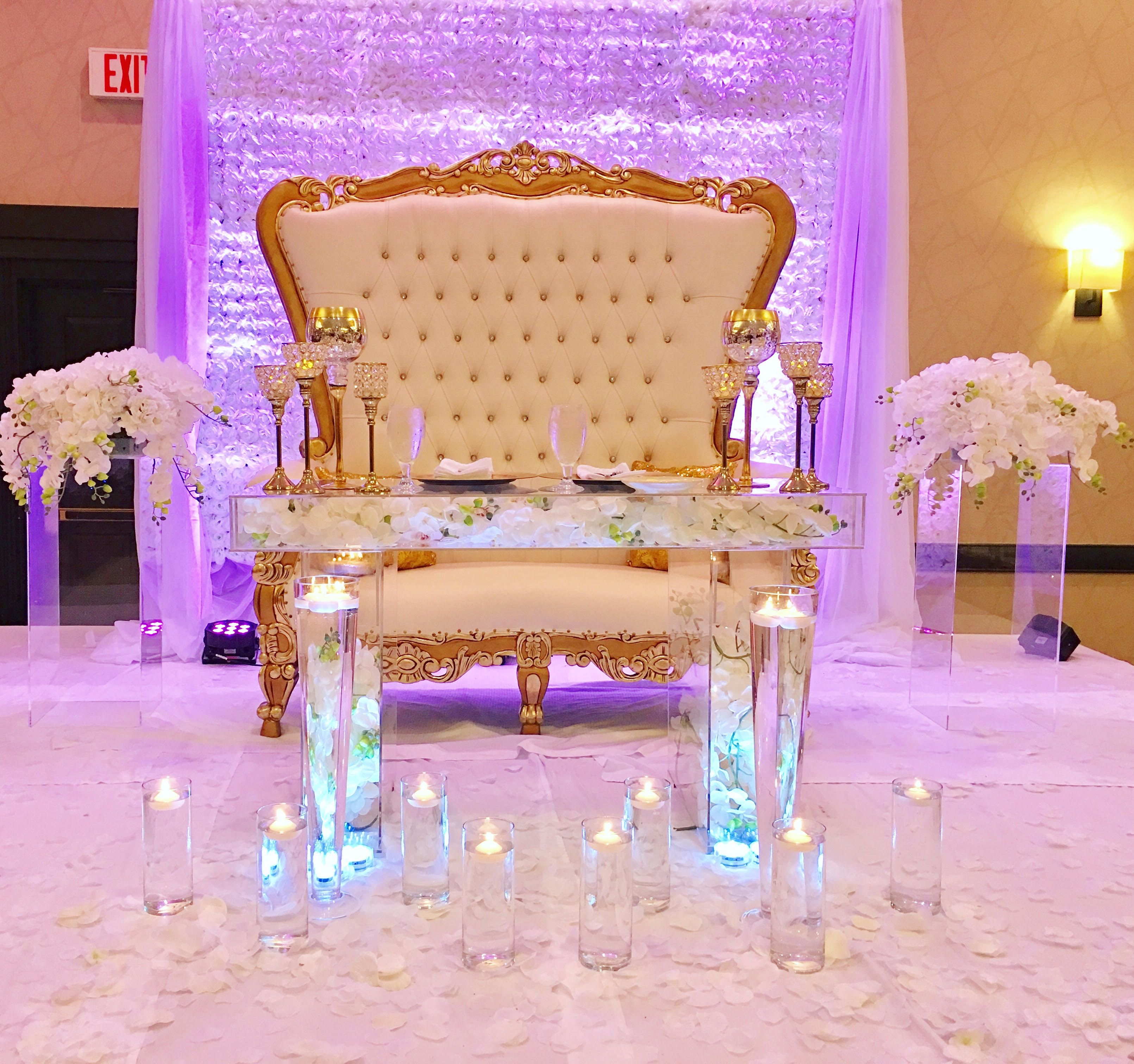 A Hand Made Acrylic Bridal Sweetheart Table Clear A Hand Made Acrylic Bridal Sweetheart Table Clear Modualr Top Makes For Great Decorating To Order From Custom Lucite